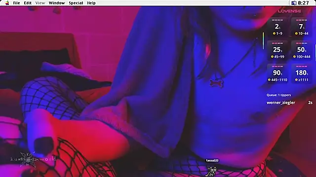 Snapshot of Kryptosworld chatting on October 9, 10:25 pm Kryptosworld online show from October 9, 10:25 pm