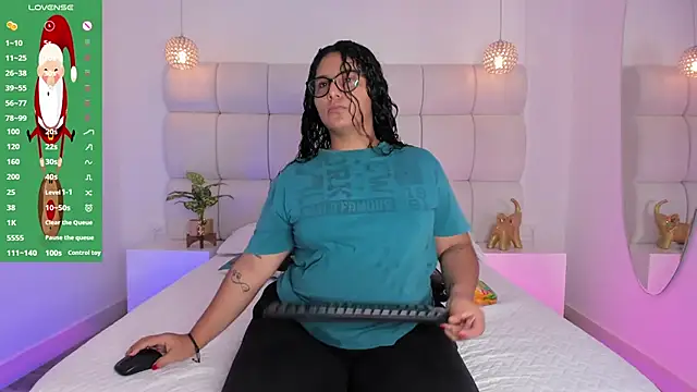 DanielleEvans  online show from November 28, 11:46 am