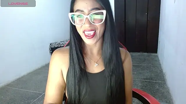 Emiliklauss22 online show from May 31, 11:17 pm