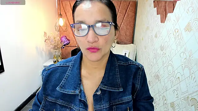 Snapshot of MarilynMiilf_ chatting on October 4, 8:13 pm MarilynMiilf online show from October 4, 8:13 pm