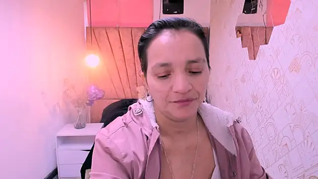 Snapshot of MarilynMiilf_ chatting on October 6, 7:18 pm MarilynMiilf online show from October 6, 7:18 pm