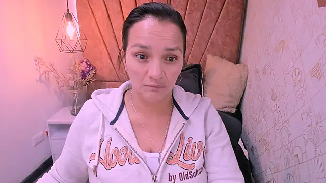 Snapshot of MarilynMiilf_ chatting on October 18, 8:10 pm MarilynMiilf online show from October 18, 8:10 pm