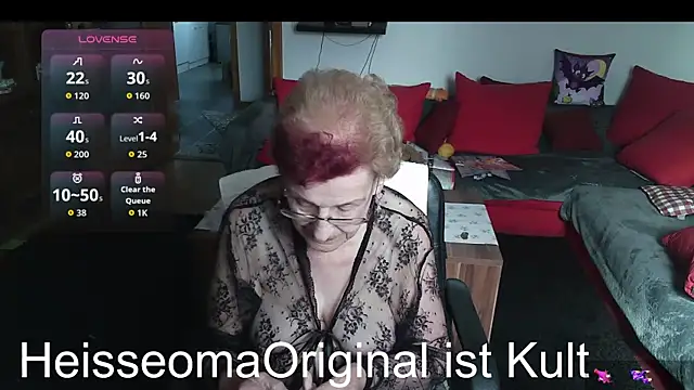 HeisseomaOriginal online show from June 14, 7:09 am