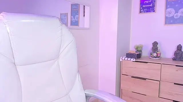 Snapshot of bluee_hazell chatting on September 16, 12:02 pm bluee hazell online show from September 16, 12:02 pm