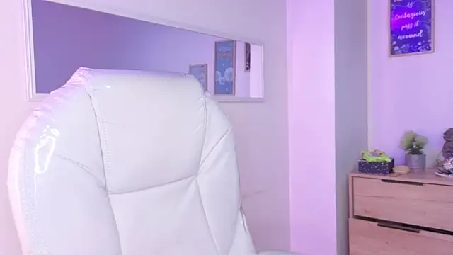 Snapshot of bluee_hazell chatting on September 20, 4:49 pm bluee hazell online show from September 20, 4:49 pm
