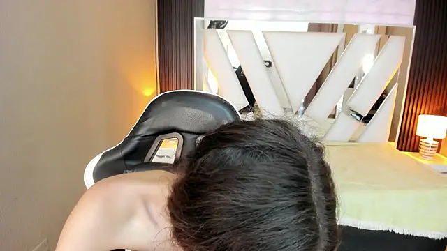 Linda4Petite online show from April 12, 6:33 pm