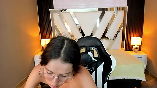 Linda4Petite online show from January 17, 6:48 pm