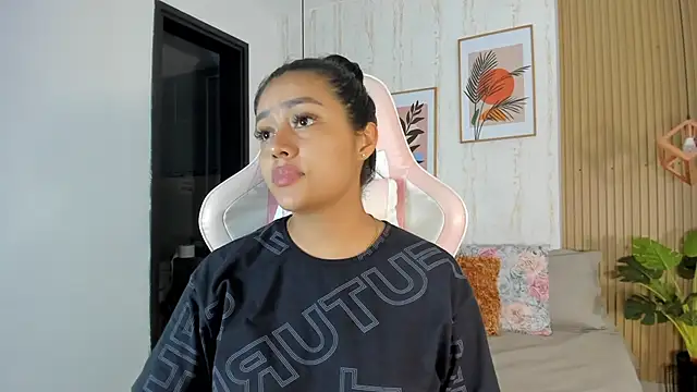 CameronCollins  online show from December 18, 8:35 pm