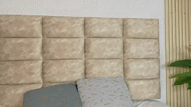 CameronCollins  online show from April 15, 7:36 pm