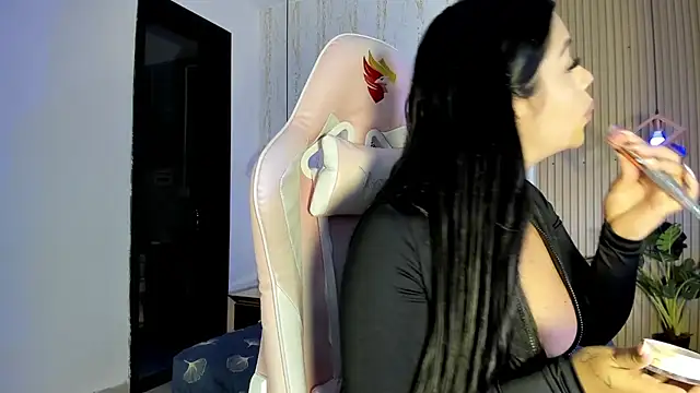 CameronCollins  online show from October 21, 7:51 pm