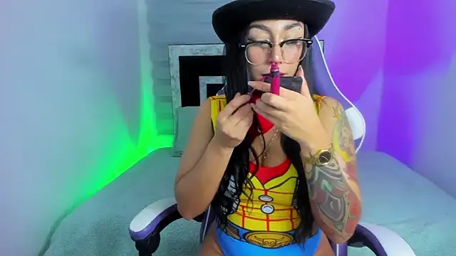 Snapshot of sophie_cute66 chatting on October 6, 6:41 am sophie cute66 online show from October 6, 6:41 am