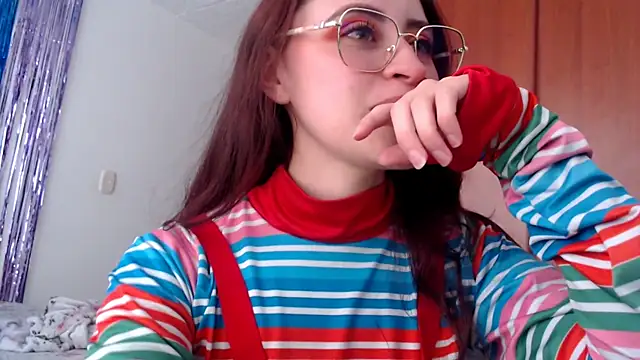 Snapshot of Juls_winter_ chatting on October 6, 5:18 pm Juls winter online show from October 6, 5:18 pm