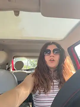 DaisyVibesss online show from May 9, 7:43 am