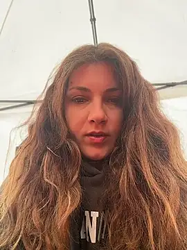 DaisyVibesss online show from April 12, 9:01 am