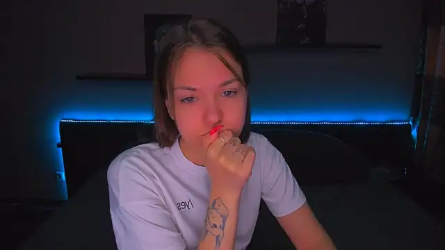 AlexaBarkley online show from April 6, 12:43 am