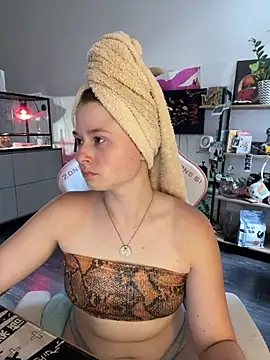sweetest pie online show from July 19, 4:09 pm