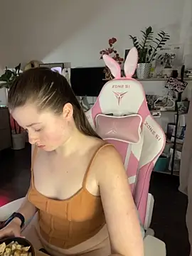 Snapshot of sweetest_pie chatting on October 4, 5:50 pm sweetest pie online show from October 4, 5:50 pm