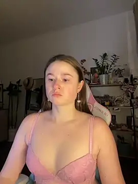 Snapshot of sweetest_pie chatting on September 23, 9:46 pm sweetest pie online show from September 23, 9:46 pm
