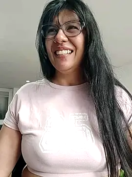 aisha latina online show from December 3, 3:36 pm