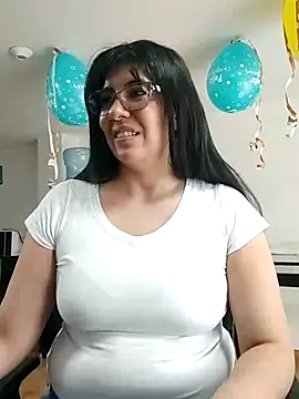 aisha latina online show from June 2, 2:40 pm
