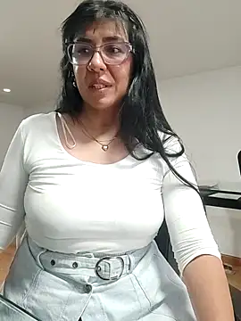 aisha latina online show from November 14, 7:14 pm