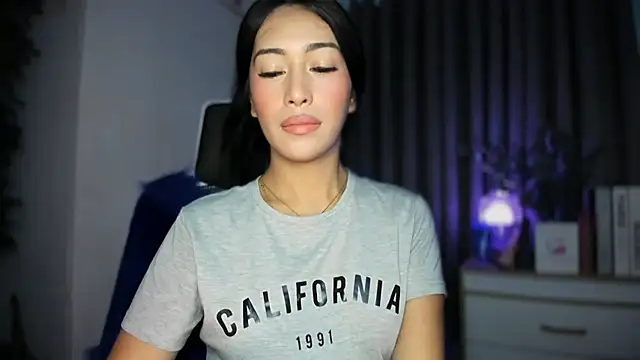 Jasmine Elcock online show from July 29, 9:31 am