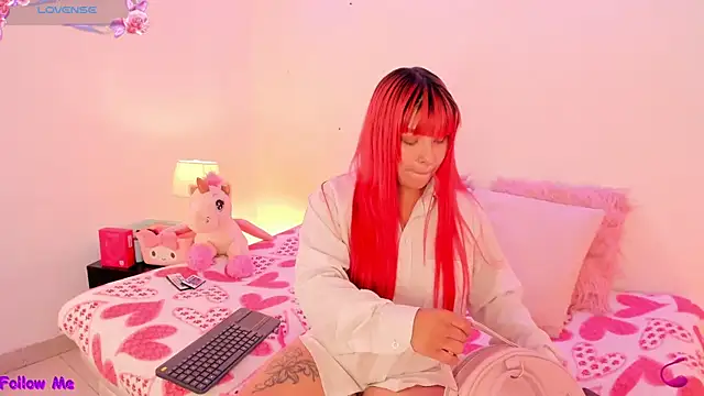 SophieRossi online show from January 8, 4:38 am