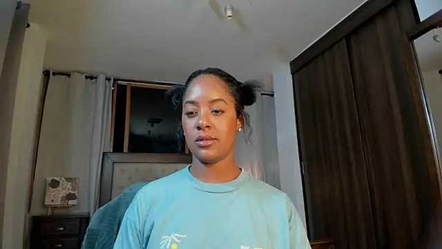 Dahiiana Foxx online show from August 5, 12:17 am