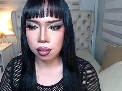RebecaNextToYou online show from June 6, 5:30 pm