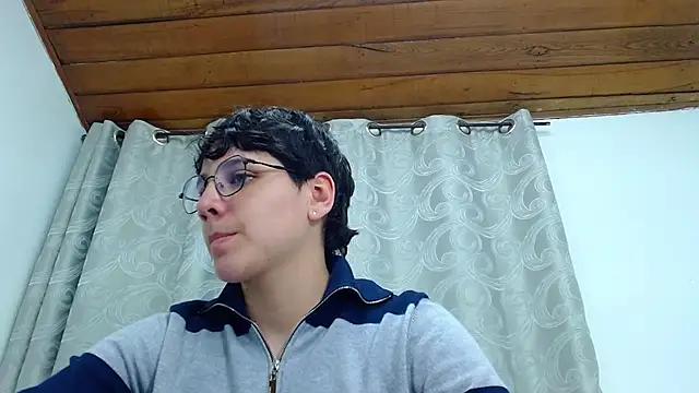 Snapshot of bad_giirl_ chatting on October 17, 6:22 pm bad giirl online show from October 17, 6:22 pm