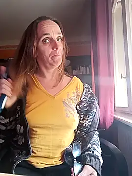 Dettybitch40 online show from October 7, 8:30 am