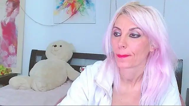 HoneyLara online show from December 3, 1:41 am