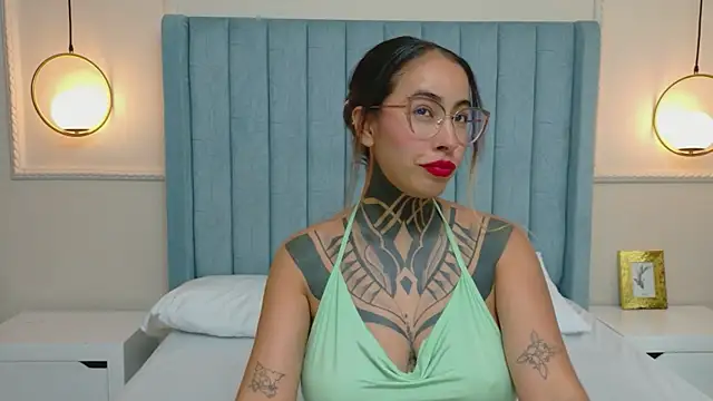 NicoleBlum online show from April 6, 8:10 pm