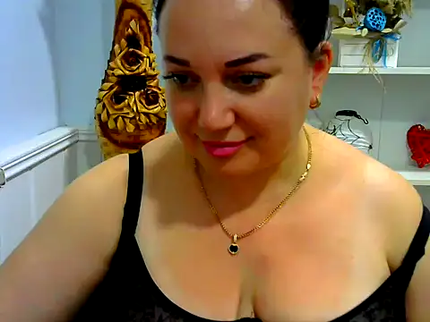 AmanaGi online show from October 14, 4:09 pm