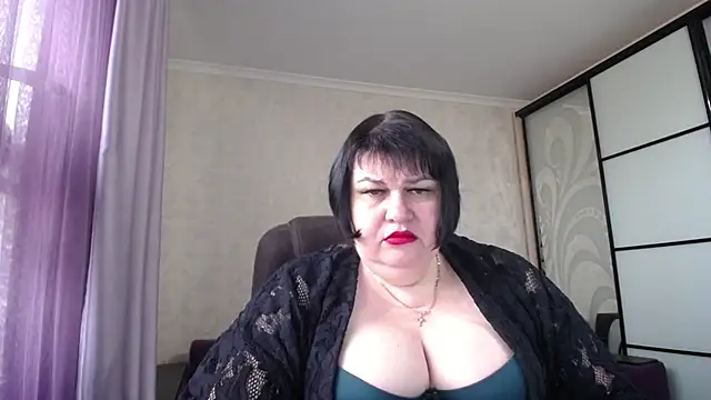 JuicyLady Di online show from March 18, 9:03 am