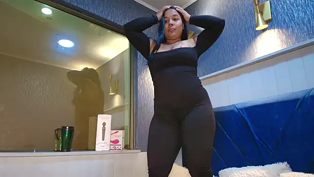 EmilyQueen3x online show from February 19, 2:38 pm