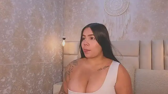 EmilyQueen3x online show from April 6, 2:29 pm