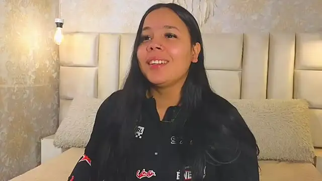EmilyQueen3x online show from June 7, 7:10 pm