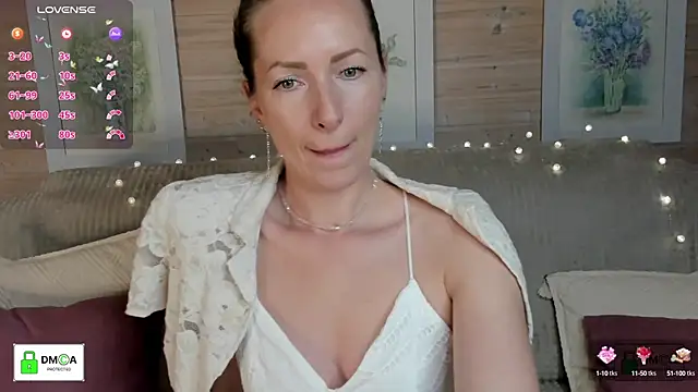 Snapshot of Queenymel chatting on October 4, 3:16 pm Queenymel online show from October 4, 3:16 pm