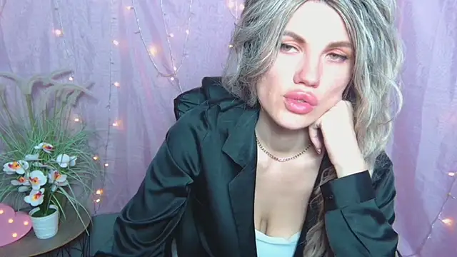 MilaLoona online show from April 16, 6:46 am