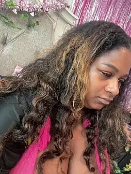 BigFineSelena online show from August 9, 6:33 pm