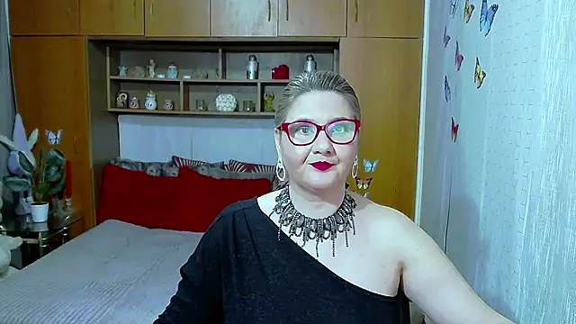 LucilleFenlys online show from March 30, 9:58 pm