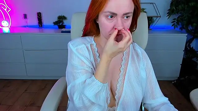 Snapshot of Kamilla_Hot chatting on October 10, 6:02 pm Kamilla Hot online show from October 10, 6:02 pm