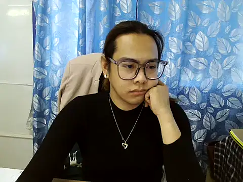 Your PrettyGirlxxx online show from April 24, 3:31 am