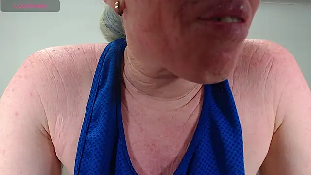 Kittywhiteass online show from November 12, 2:20 am