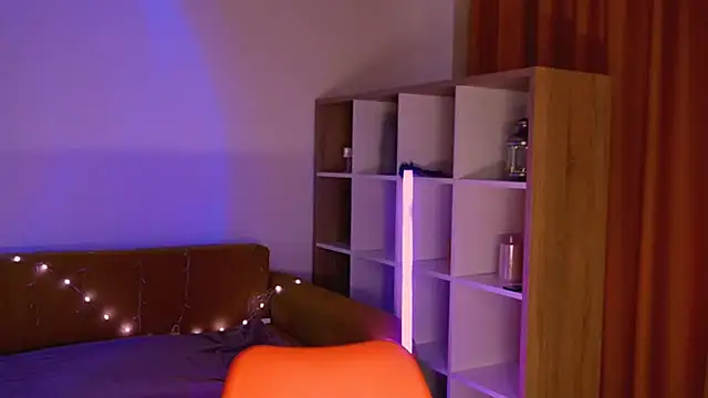 ZoeGrant online show from April 6, 4:46 am