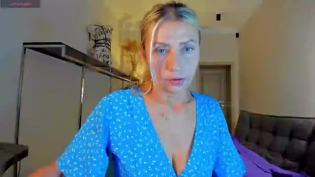 Snapshot of ZoeGrant chatting on September 15, 7:43 pm ZoeGrant online show from September 15, 7:43 pm