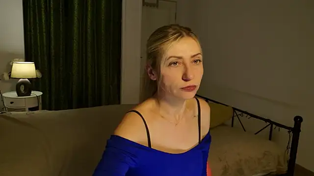 ZoeGrant online show from March 8, 4:16 am