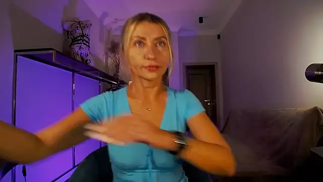 Snapshot of ZoeGrant chatting on October 13, 5:37 pm ZoeGrant online show from October 13, 5:37 pm