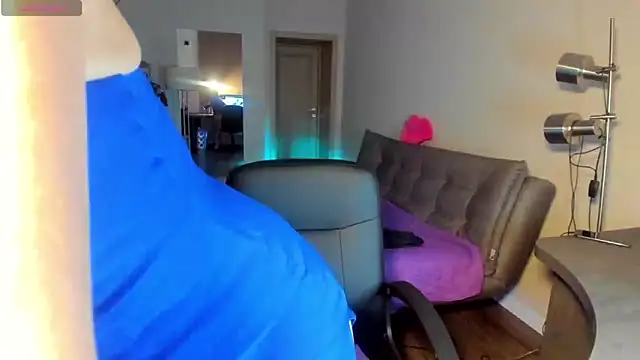 ZoeGrant online show from February 12, 9:38 pm